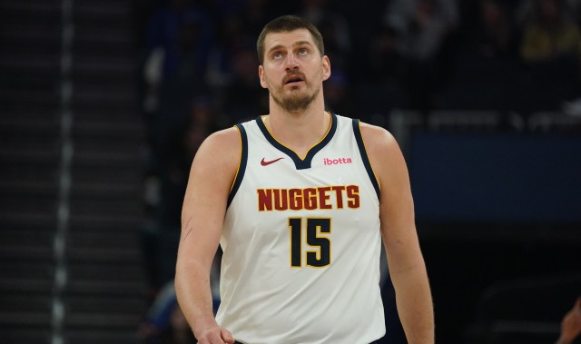 Betway-值！约基奇被吹犯规&amp;个人累计6犯 掘金挑战成功取消犯规拿到球权