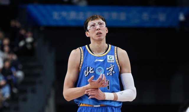 ggbet365-表现一般！周琦6中3仅拿9分10板1助 3失误3犯规